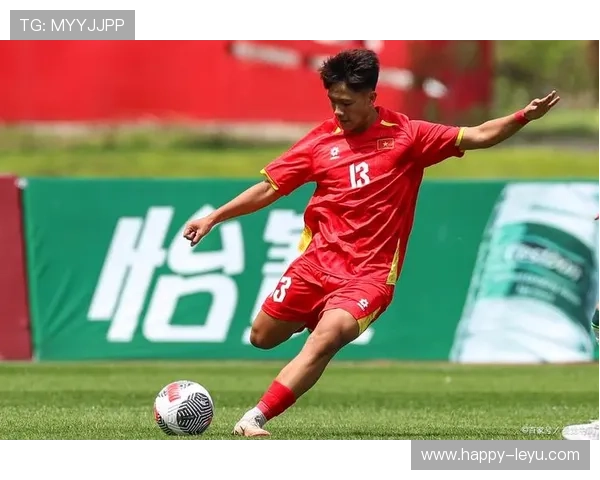 国足在热身赛中逆转取胜 展现年轻球员拼搏精神 国足在热身赛中逆转取胜 展现年轻球员拼搏精神